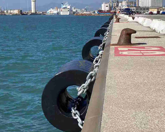 บังโคลนทรงกระบอก Jier Marine สำหรับ Port of Massawa, Eritrea FP