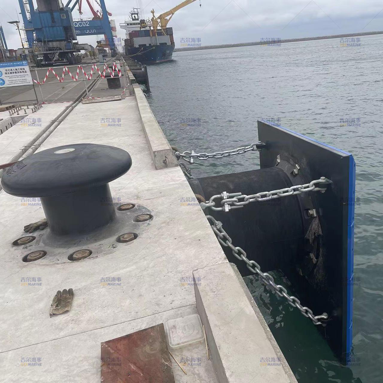 Super Cell Fender, Arch Fender และเสาเหล็กหล่อ Bollard สำหรับ Kribi Deep Sea Port ในแคเมอรูน, แอฟริกา (JSC、 JBP)
